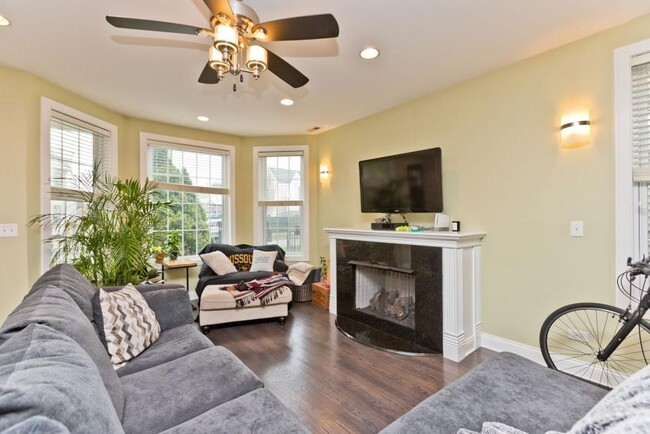 Building Photo - 2 bedroom in Chicago IL 60618