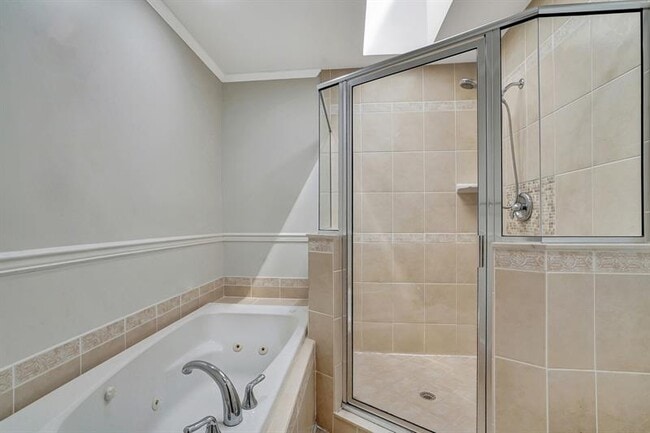 Building Photo - 6012 Glendale Dr