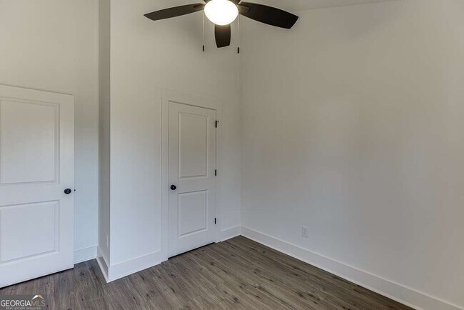 Building Photo - 585 Clayton St