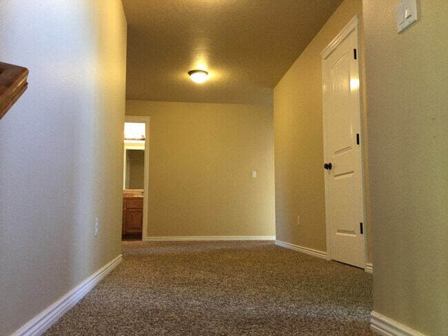 Building Photo - 680 E Havasupai St