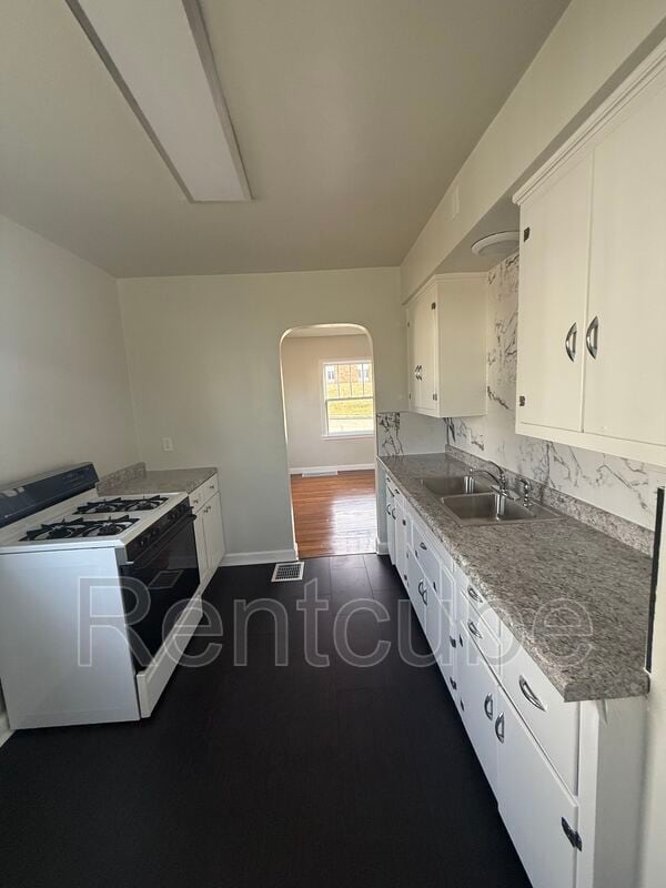 Building Photo - 3025 Windsor Ave