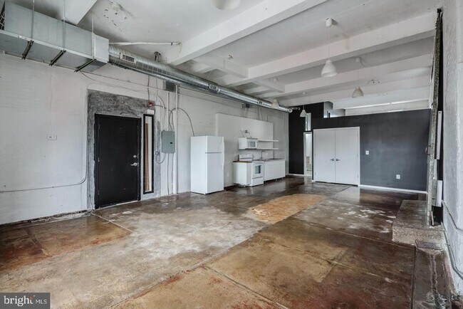 Building Photo - 1804-14 E Hazzard St