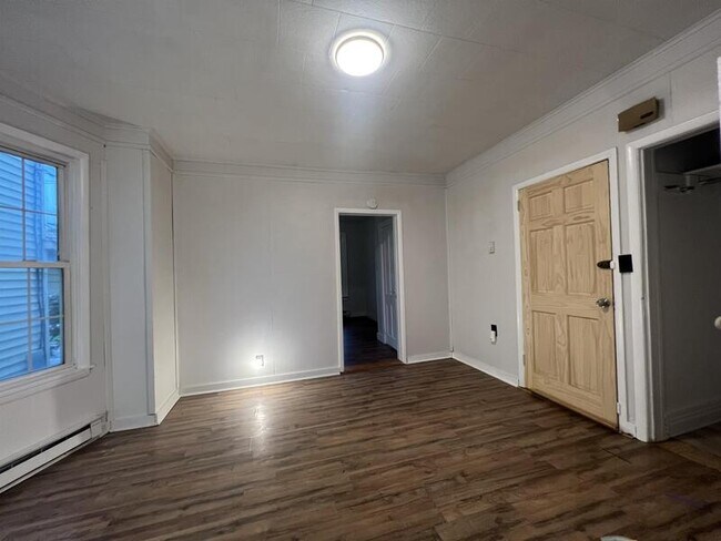 Building Photo - 197 Main St