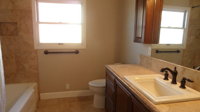 Building Photo - Old Towne Orange, Hardwood floors, Single Story House 3BR 2BA  2 car garage