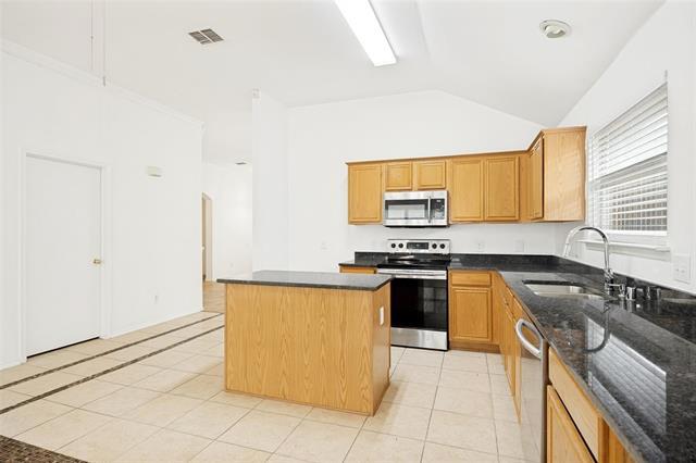 Building Photo - 202 Trenton Dr