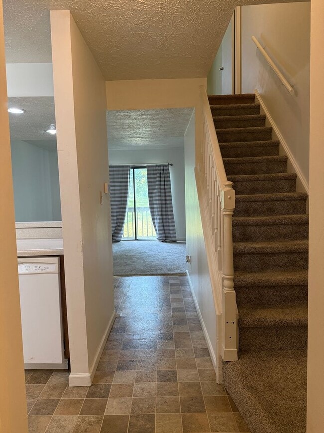 Building Photo - Live Comfortably in Timber Ridge – Just 2 Miles from IU!