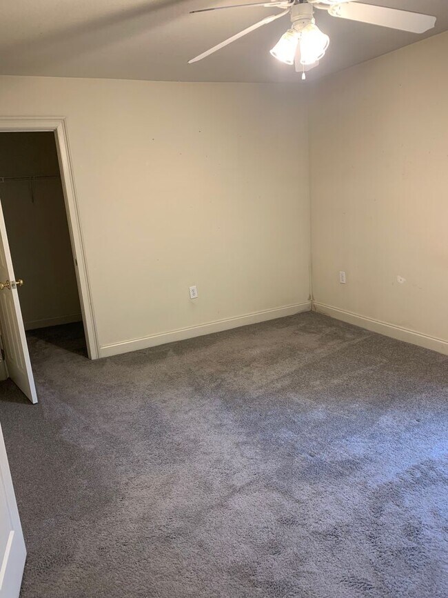 Building Photo - Eagles Landing 4 Bedroom Available for Fall 2026!!