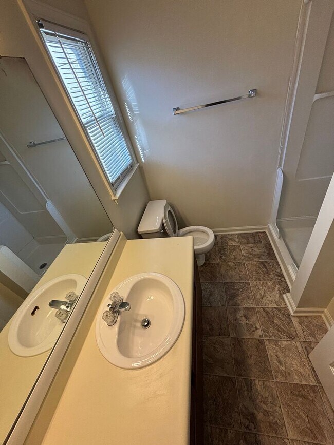 Building Photo - 1520