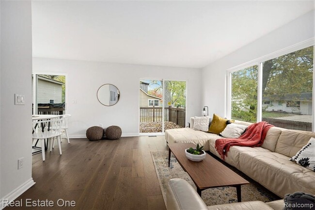 Building Photo - 4910 Chipman Dr