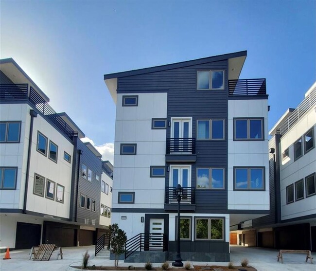 Building Photo - 1118 Galveston Ave