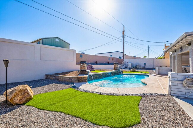 Building Photo - 2261 Sahara Dr