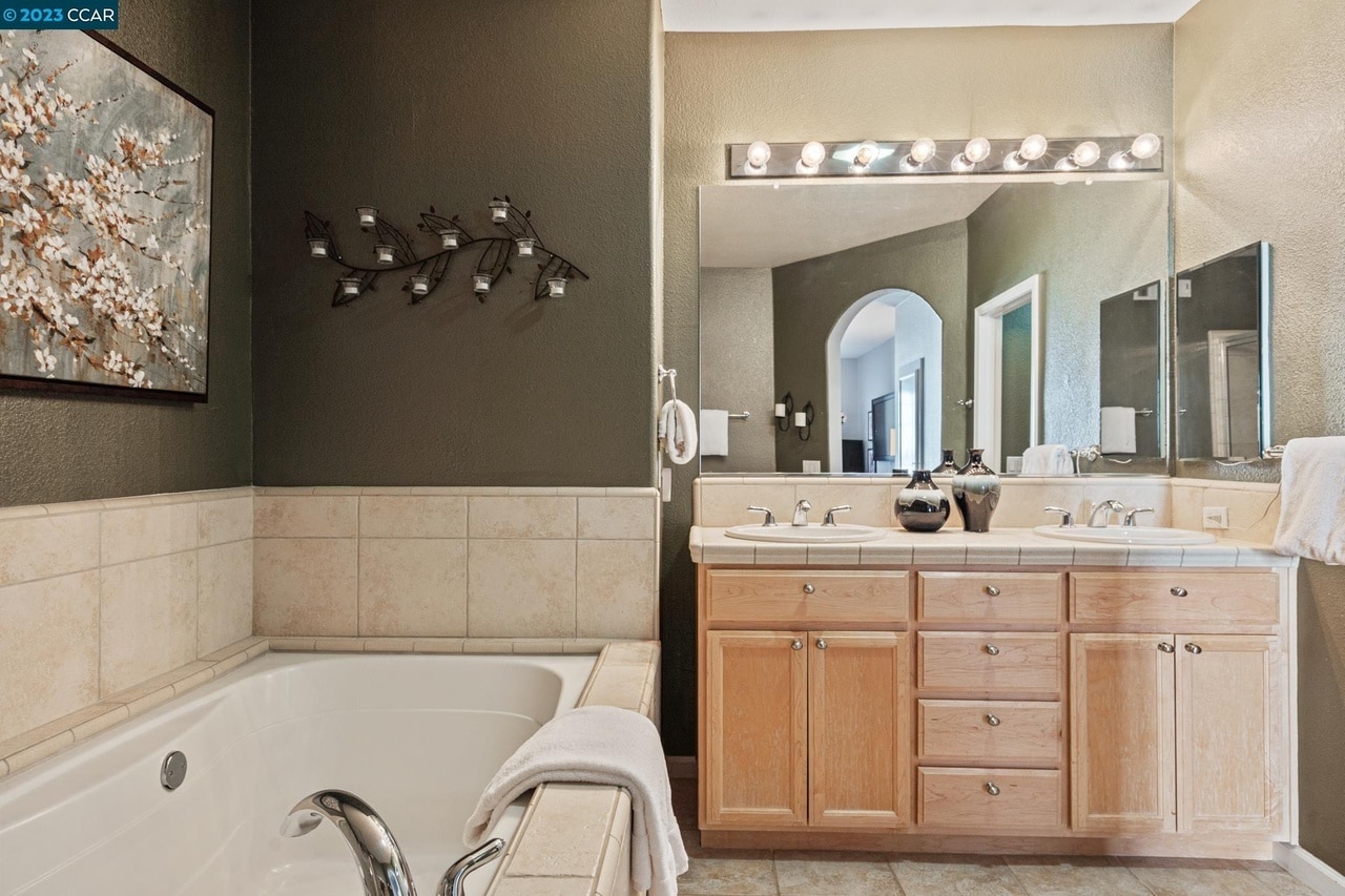 Building Photo - 4323 Clarinbridge Cir