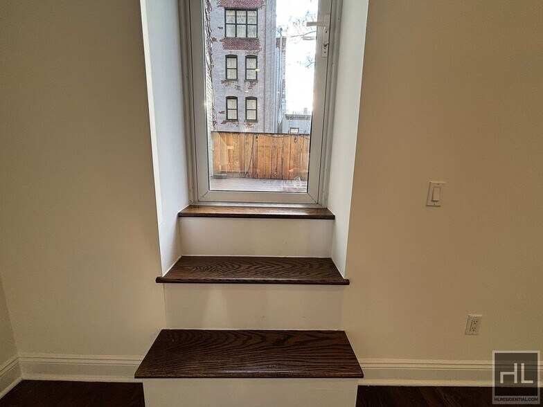 Building Photo - WEST 9 AVE