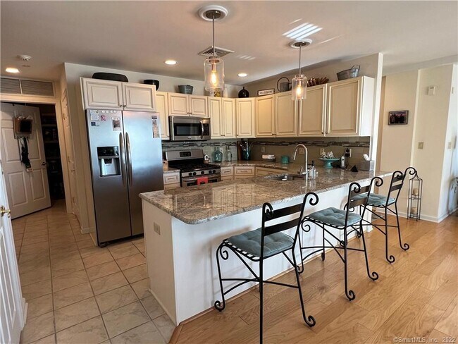 Building Photo - 12 Naugatuck Ave