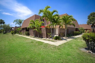 Building Photo - 825 Center St