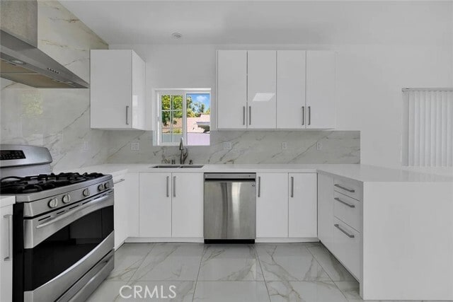 Building Photo - 634 E Valencia Ave