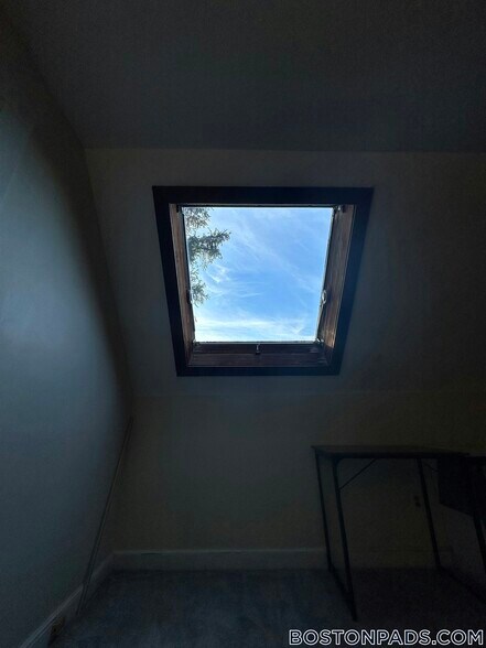 Building Photo - 256 Lowell Ave