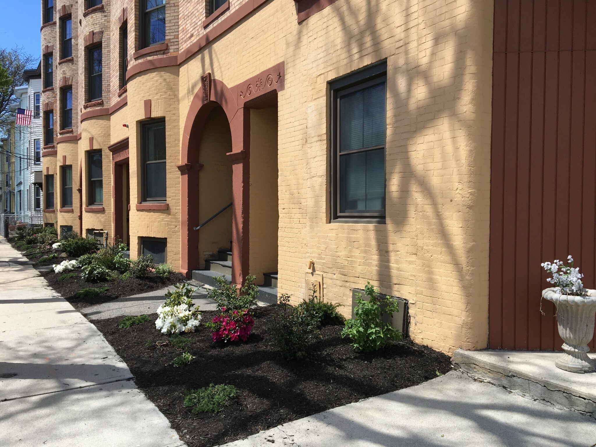 Building Photo - 94 Willow St