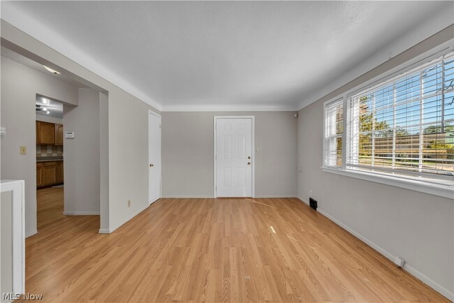 Building Photo - 77 Solon Rd