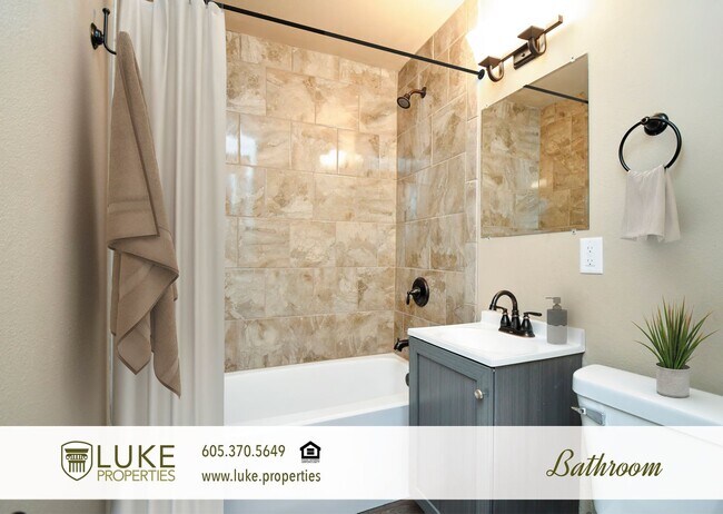 Building Photo - 3005 E 20th St