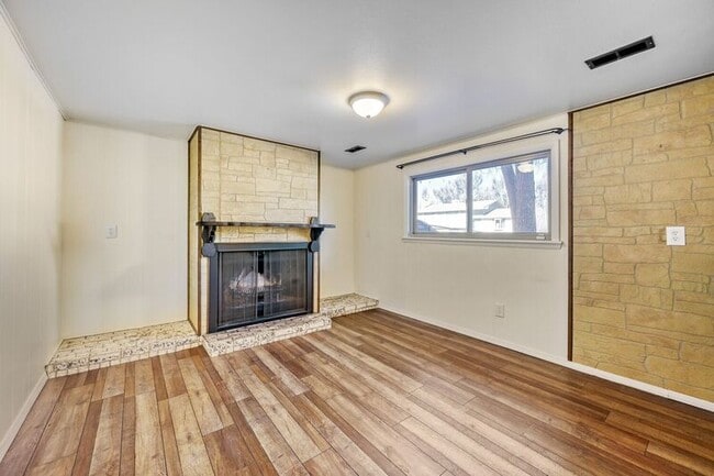 Building Photo - 313 Fay Dr