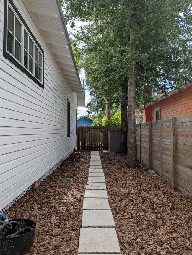 Building Photo - Stunning Fully Renovated 3-Bedroom, 2-Bathroom Cottage-Style Home