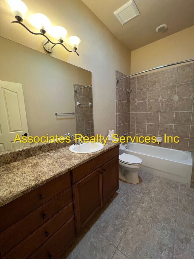 Building Photo - GORGEOUS Home in Garison Way!