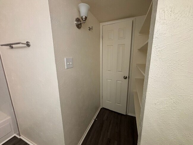 Building Photo - 2517 Limestone Dr