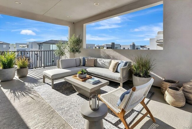 Building Photo - 165 Tenor