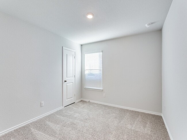 Building Photo - 528 Bronze Cir W