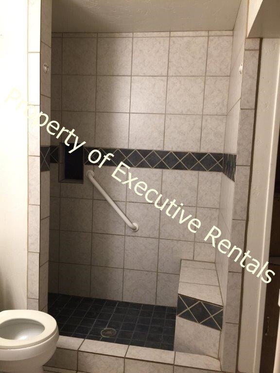 Building Photo - 2324 E Idaho Ave