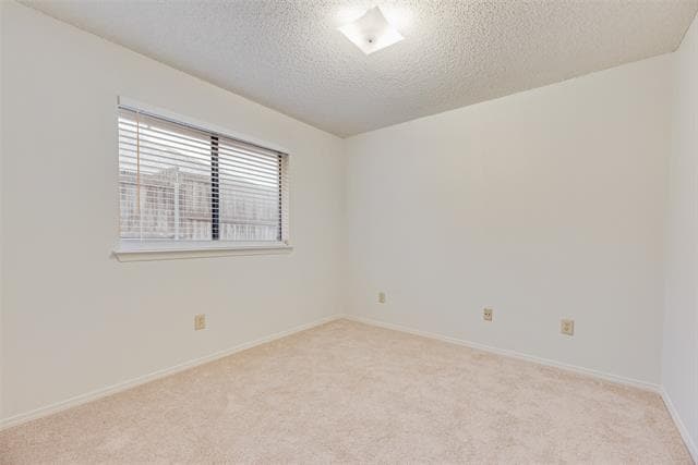 Building Photo - 2209 Winona Dr