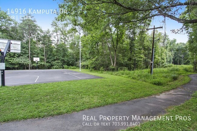 Building Photo - Qualify for a Zero Deposit? Large Fenced Rear