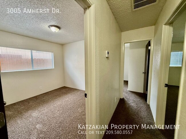 Building Photo - Updated 3-Bedroom 2-Bath Single Story Nort...