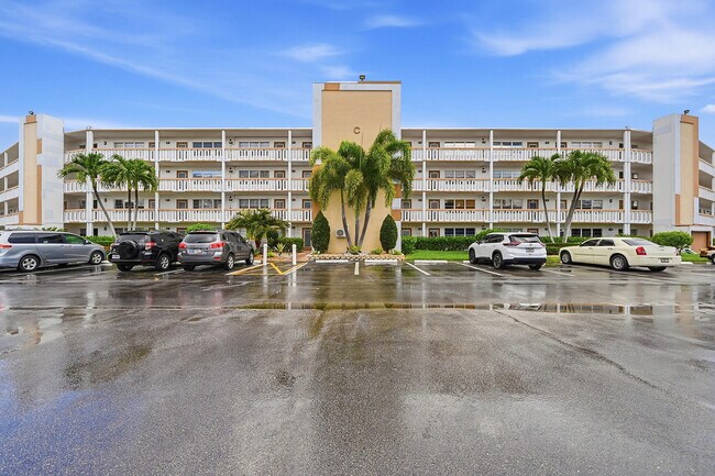 Building Photo - 1043 Cornwall C