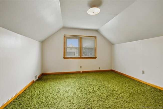 Building Photo - 535 Jewett Ave