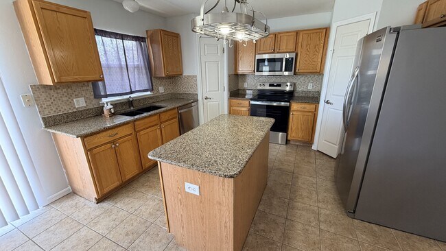 Building Photo - 5002 Strada Dr