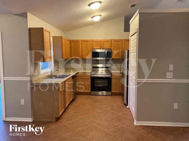 Building Photo - 1120 NW 11th Pl