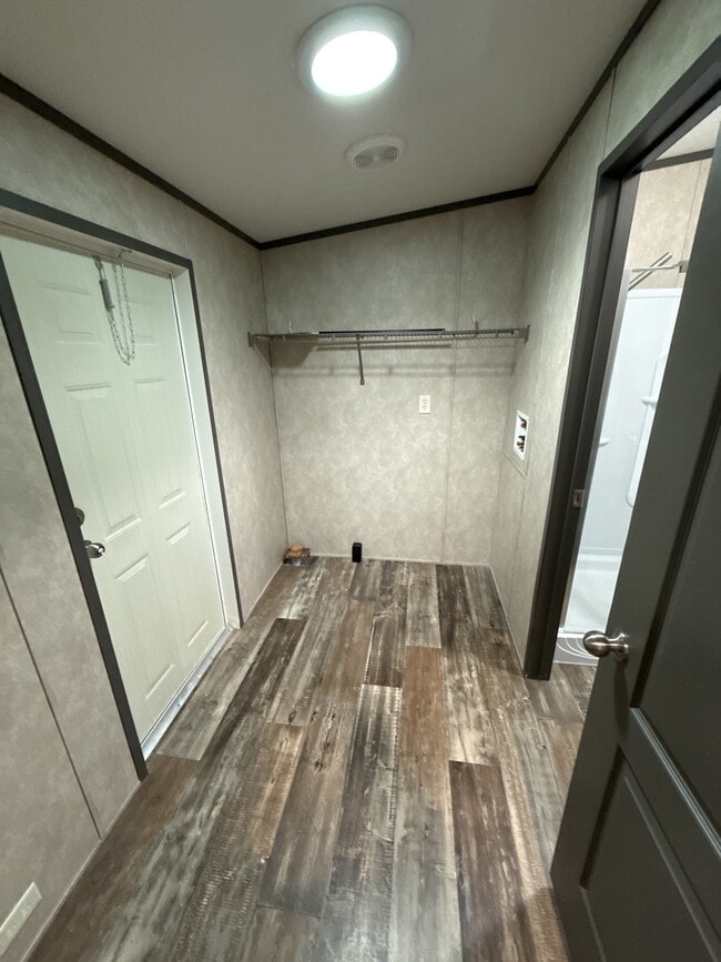 Building Photo - 894 FM 1395