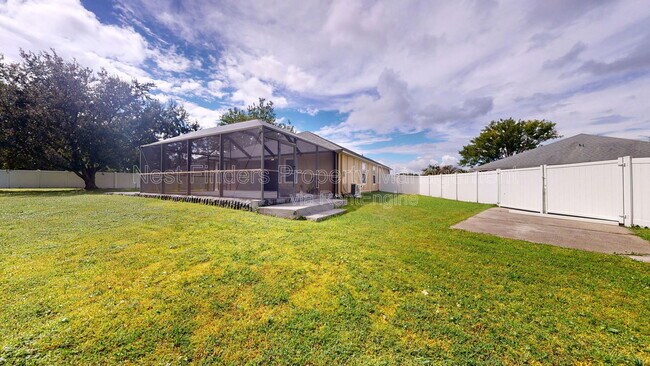 Building Photo - 13290 Pacemaker Dr