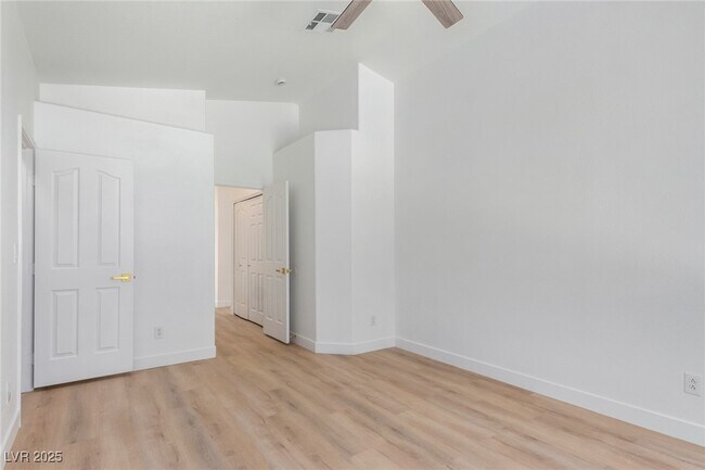 Building Photo - 10482 Clarion River Dr