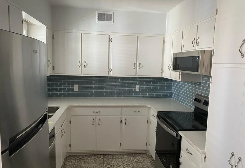 Primary Photo - Hawthorne Apartments