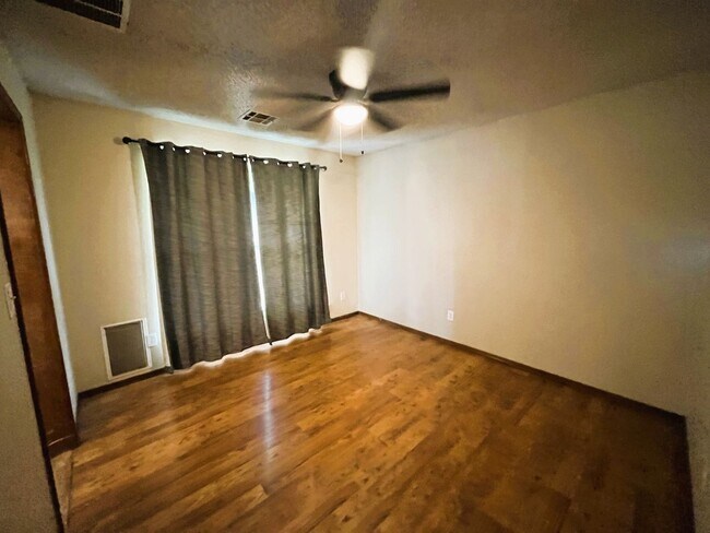 Building Photo - 5408 Embers Dr