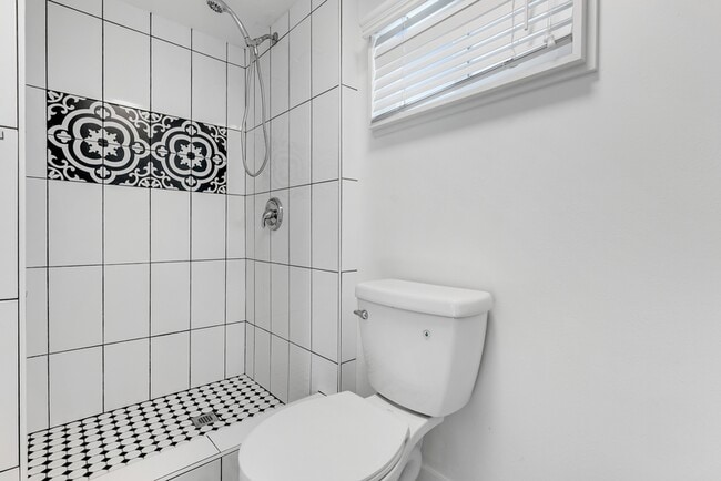 Building Photo - 631 Indiana Ave