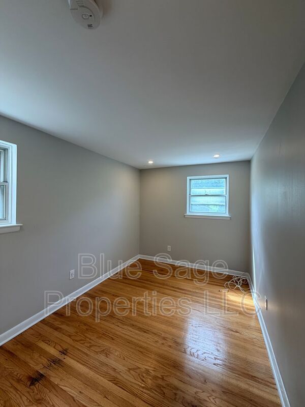 Building Photo - 4424 Bloomfield Ave