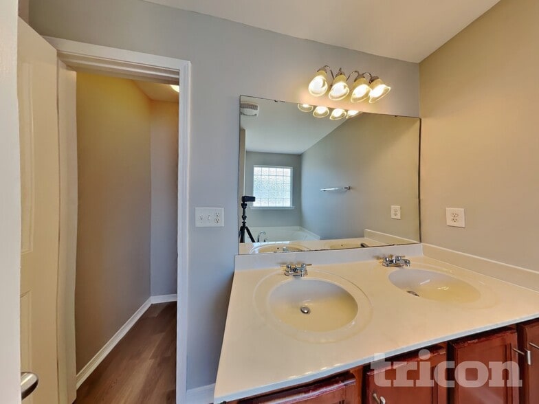 Building Photo - 514 Kerriann Ln