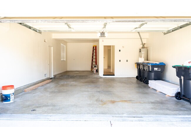 Building Photo - 15747 Roan Rd