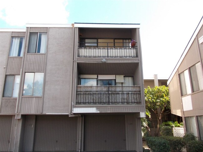 Primary Photo - $2,500 - 2 Bed / 2 Bath Condo in East Clai...