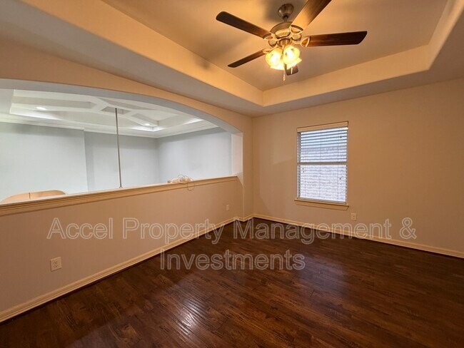 Building Photo - 1402 Mulberry Dr