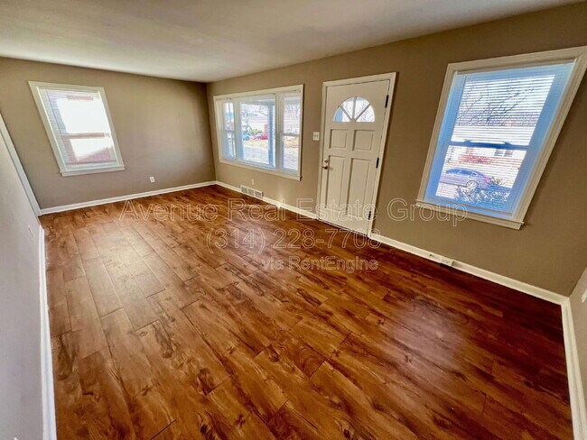 Building Photo - 242 Emerling Dr